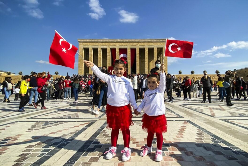 Cumhuriyetin 98'inci yılında Anıtkabir'e ziyaretçi akını
